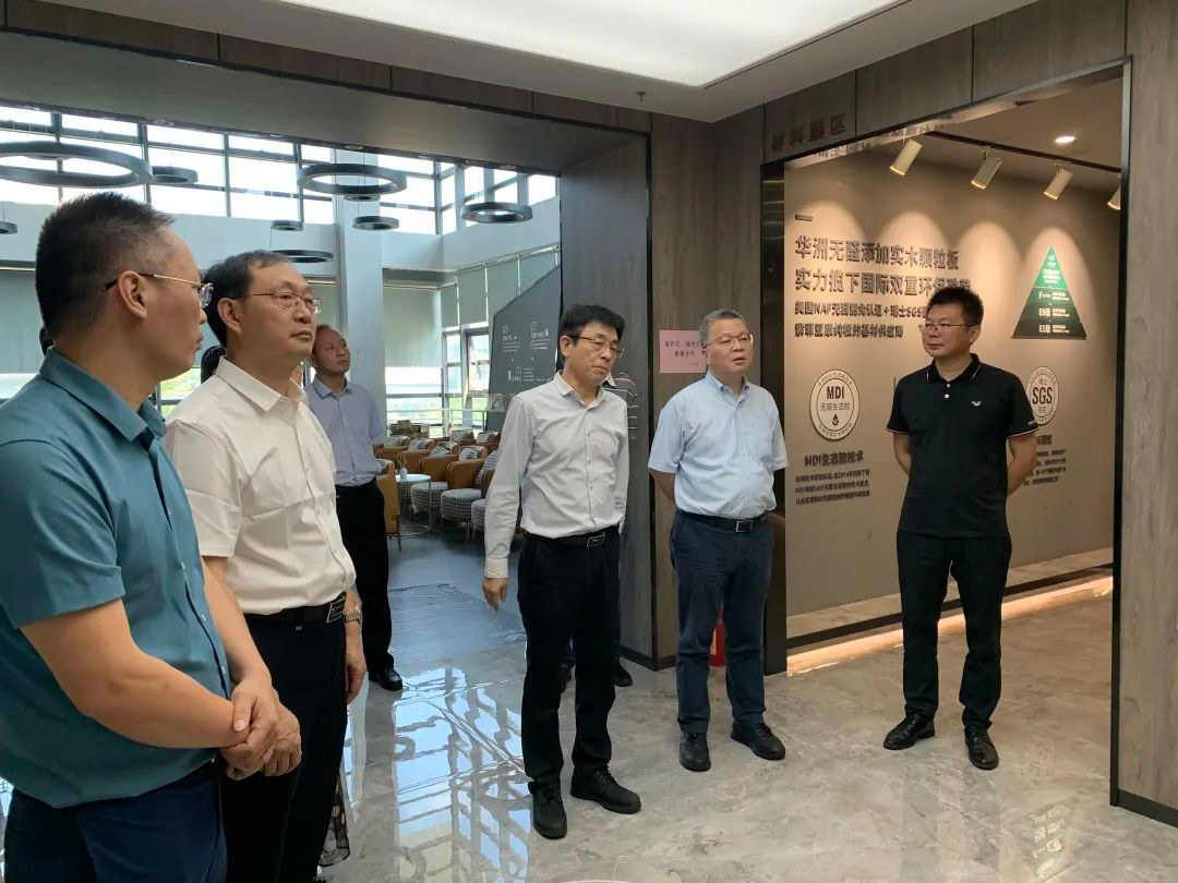 南京林業(yè)大學(xué)一行蒞臨華洲木業(yè)交流訪問(圖2) 南京林業(yè)大學(xué)一行蒞臨華洲木業(yè)交流訪問(圖2)