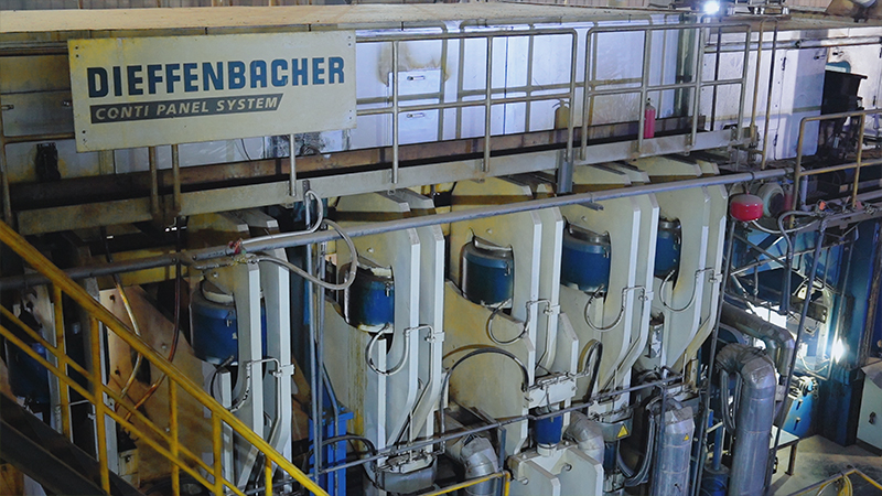 引進頂尖設(shè)備，只為一張好板材！(圖4)